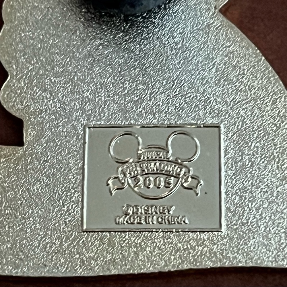 Disney Mickey Mouse Graduation Pin in Blue Gown with Yellow Tassel - Picture 3 of 5